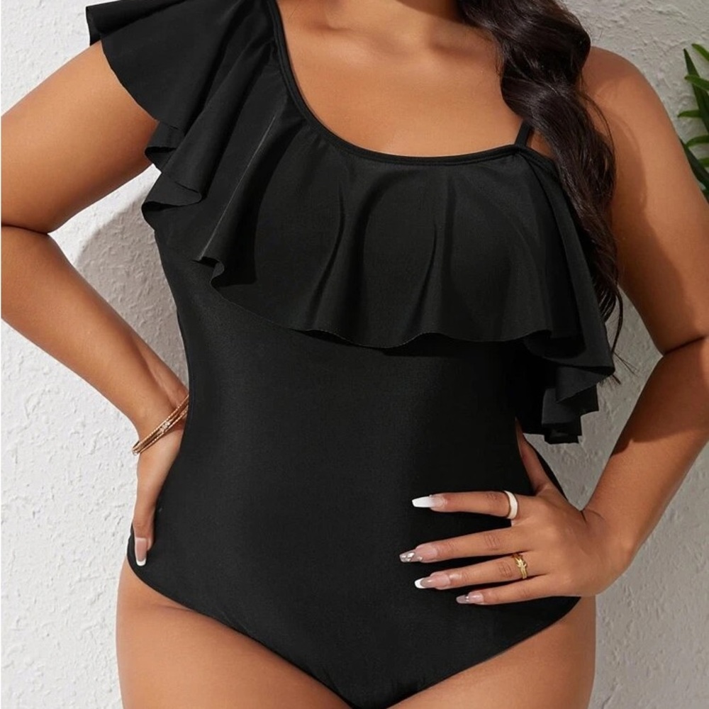 Black One-Shoulder Ruffle Swimsuit tummy conrol , in perfect condition